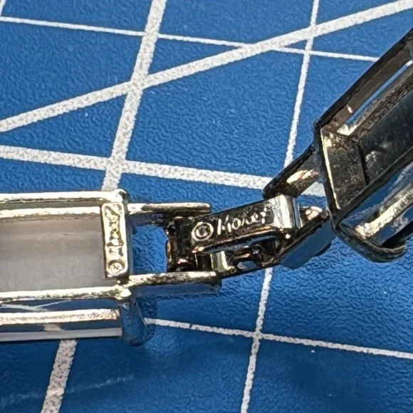 Monet thermoset black and white bracelet size 7.5. Vintage.​ - Picture 4 of 6